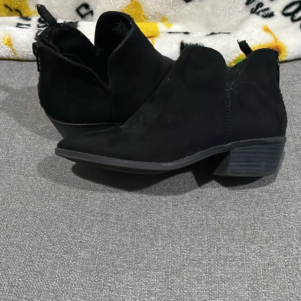Old Navy Pointy Black Ankle Boots